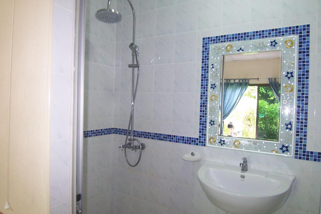 Phuket Airport Overnight Hotel Nai Yang Beach Chambre photo