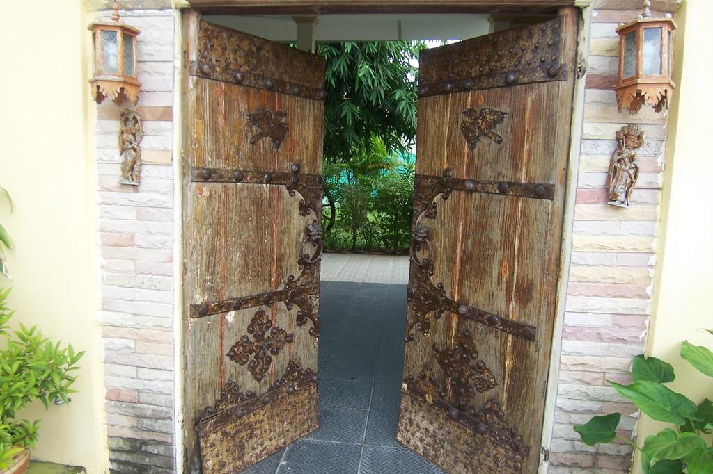 Phuket Airport Overnight Hotel Nai Yang Beach Extérieur photo