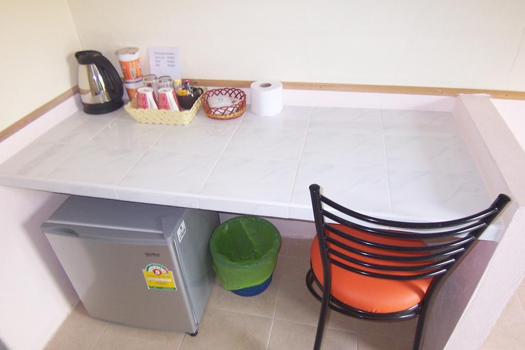 Phuket Airport Overnight Hotel Nai Yang Beach Chambre photo
